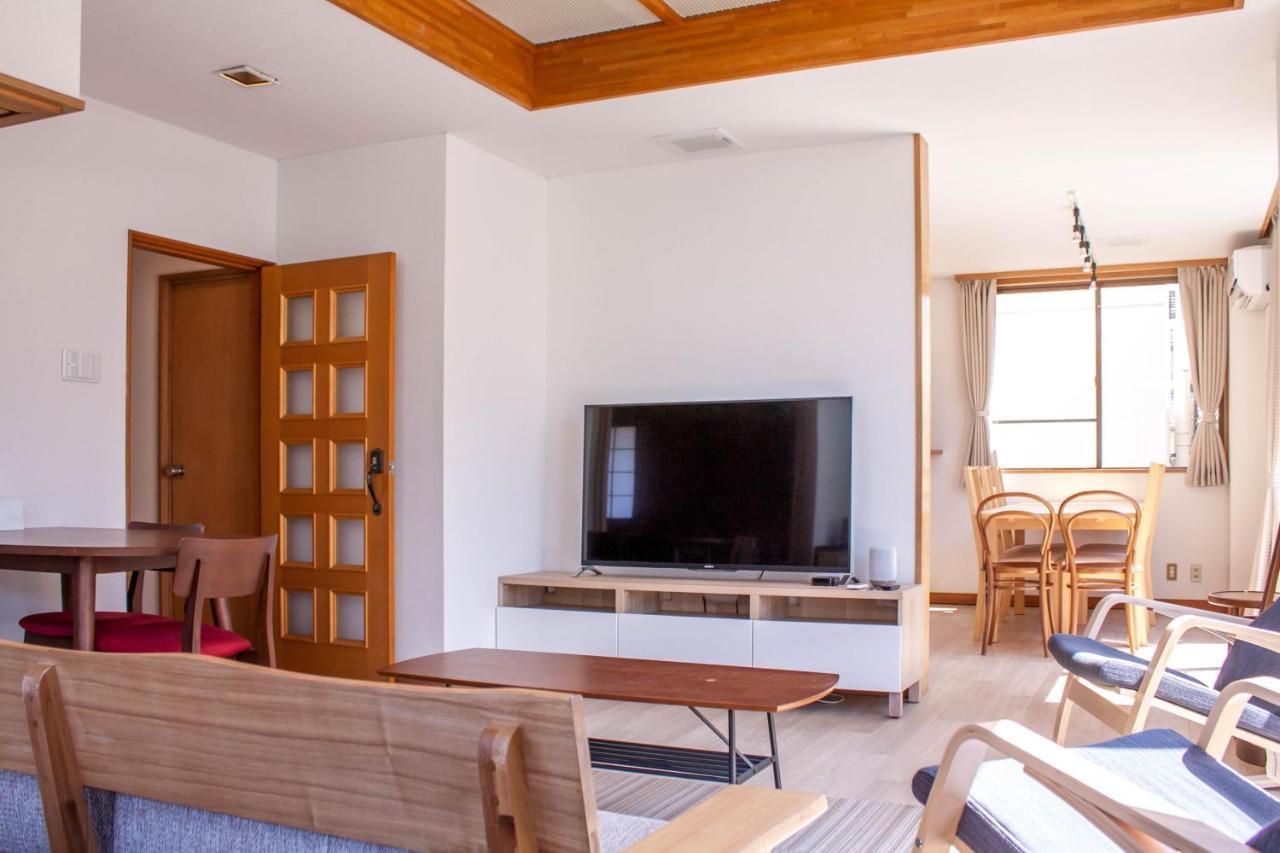 Villa Huge Japanese House - Shibuya 22 Min Direct Train 山手線大塚站走路10分鐘，電車到池袋只要3分鐘，新宿12分鐘，日式獨棟民家風超級大大大房子！ Tokyo