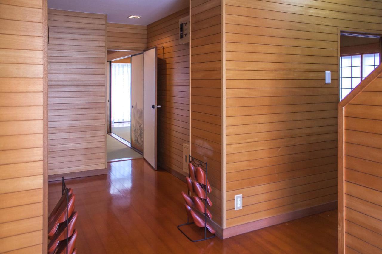 Villa Huge Japanese House - Shibuya 22 Min Direct Train 山手線大塚站走路10分鐘，電車到池袋只要3分鐘，新宿12分鐘，日式獨棟民家風超級大大大房子！ Tokyo