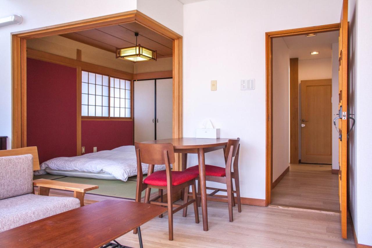 Huge Japanese House - Shibuya 22 Min Direct Train 山手線大塚站走路10分鐘，電車到池袋只要3分鐘，新宿12分鐘，日式獨棟民家風超級大大大房子！ Villa *