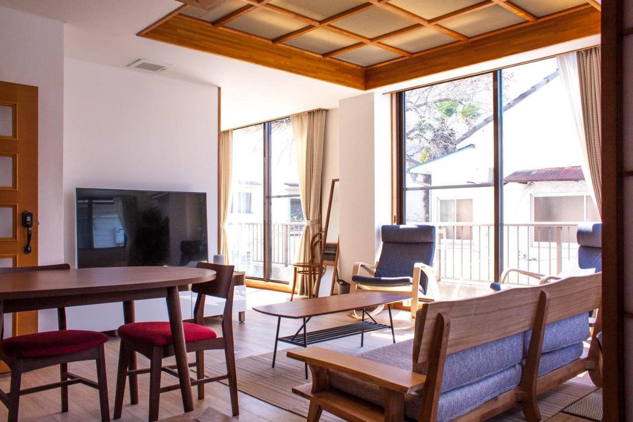 Huge Japanese House - Shibuya 22 Min Direct Train 山手線大塚站走路10分鐘，電車到池袋只要3分鐘，新宿12分鐘，日式獨棟民家風超級大大大房子！ Villa