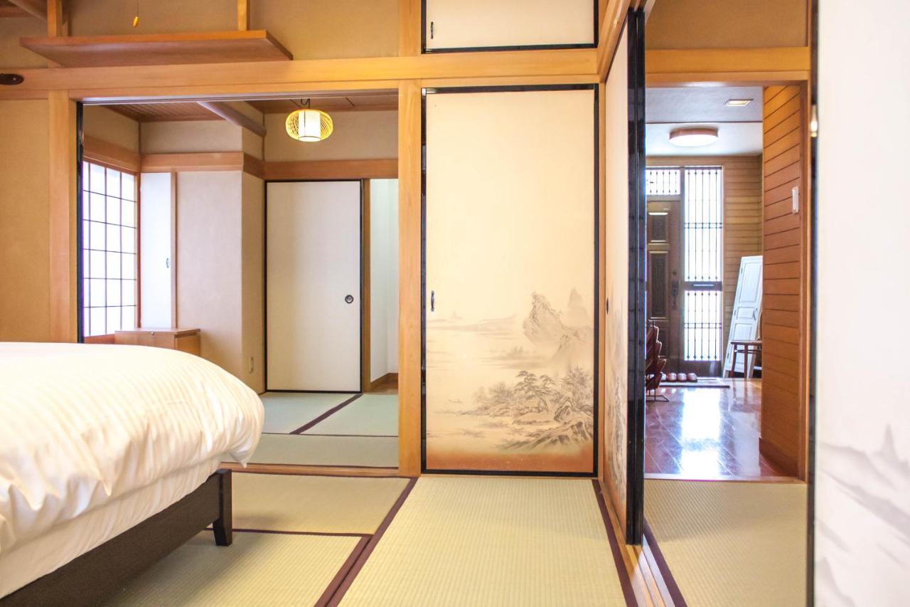 Huge Japanese House - Shibuya 22 Min Direct Train 山手線大塚站走路10分鐘，電車到池袋只要3分鐘，新宿12分鐘，日式獨棟民家風超級大大大房子！ Villa